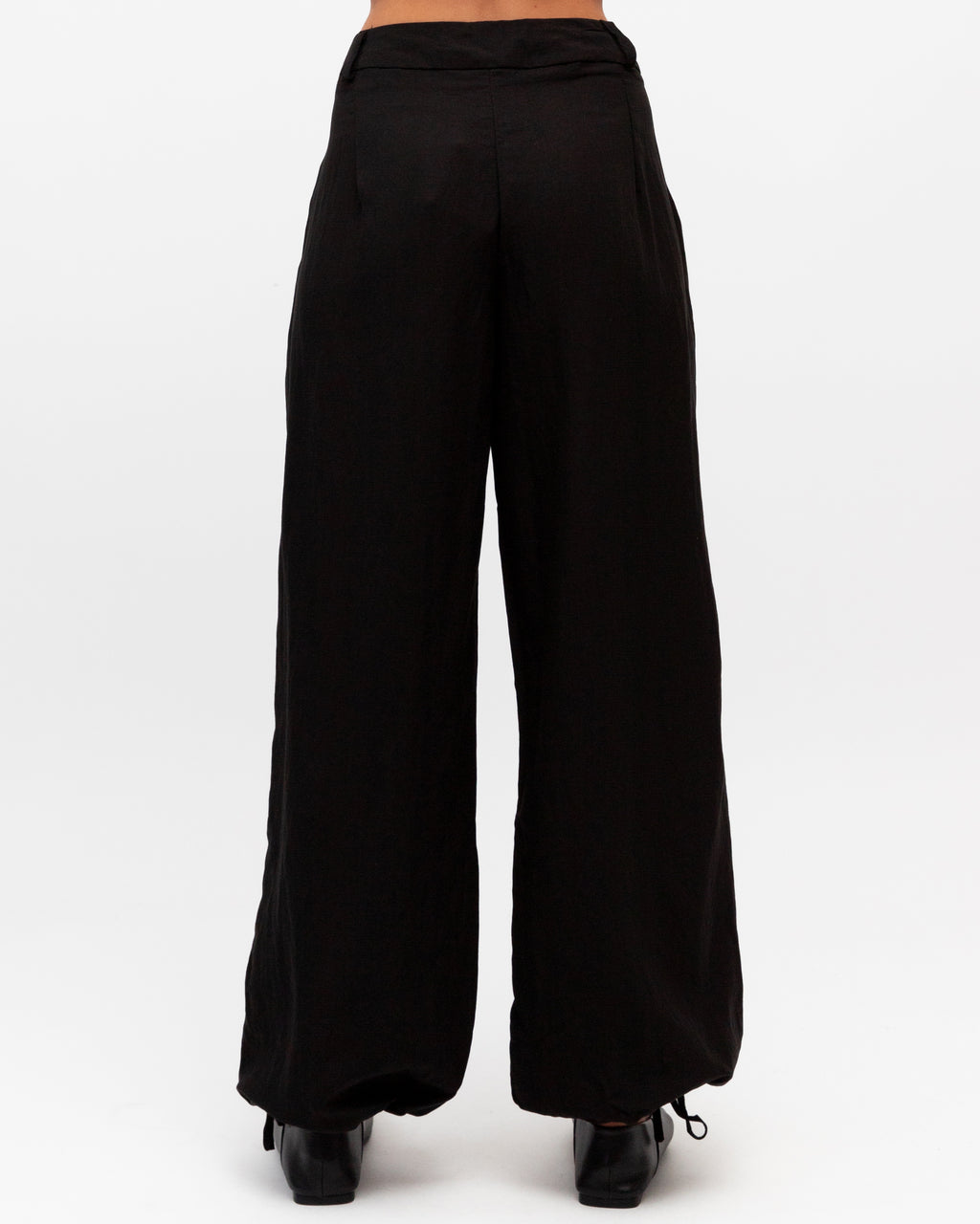 The Acia Balloon Pant in Black