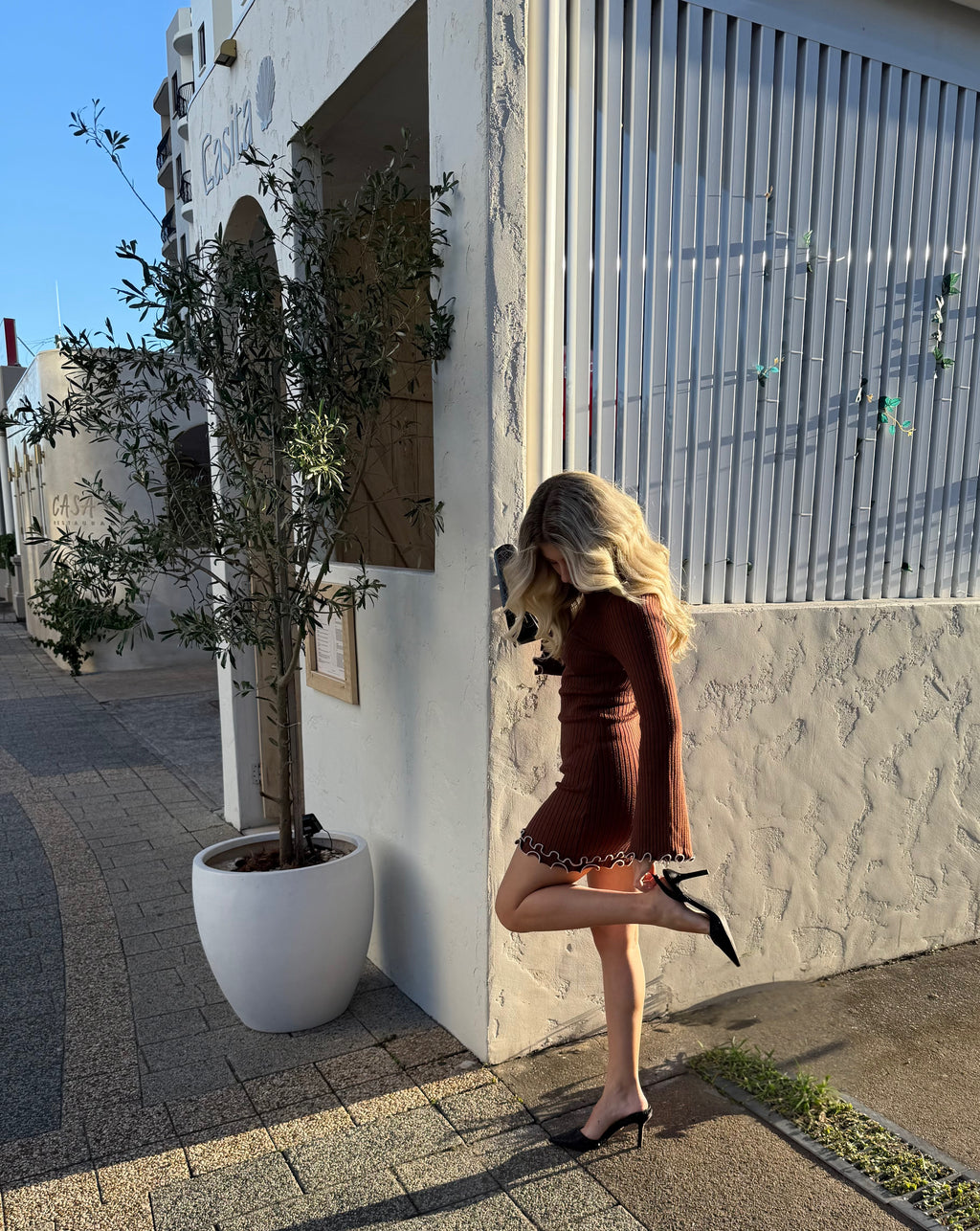 Swirl hem contrast knit dress