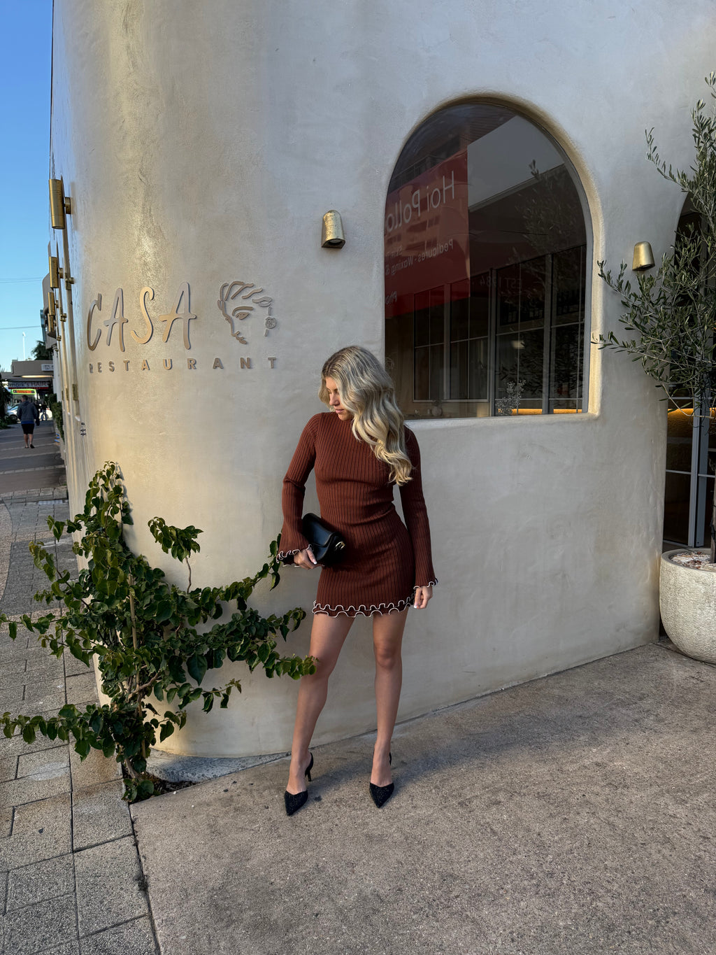 Swirl hem contrast knit dress