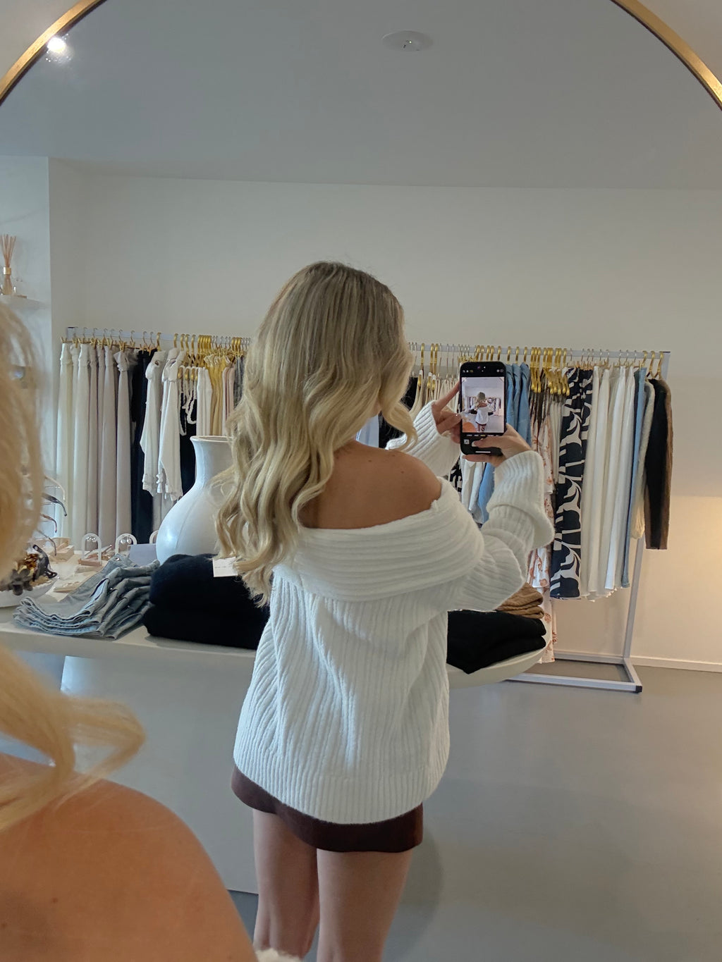 Off-the-shoulder long sleeve jumper
