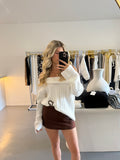 Off-the-shoulder long sleeve jumper
