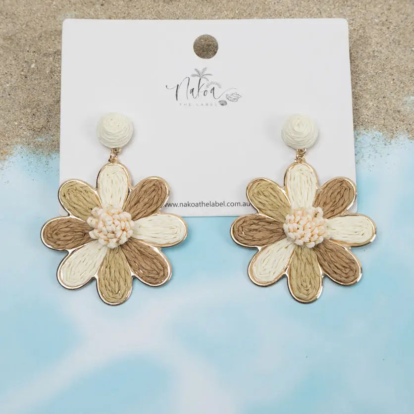 Daisy Delight Raffia Earrings - Beige & Ivory